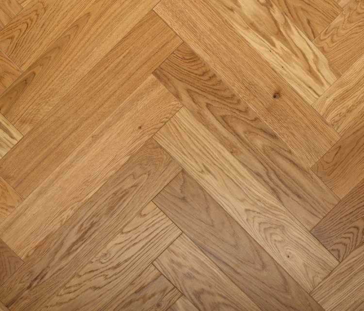 OAK HERRINGBONE VARNISHED