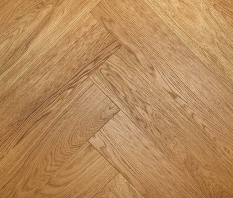 OAK HERRINGBONE VARNISHED