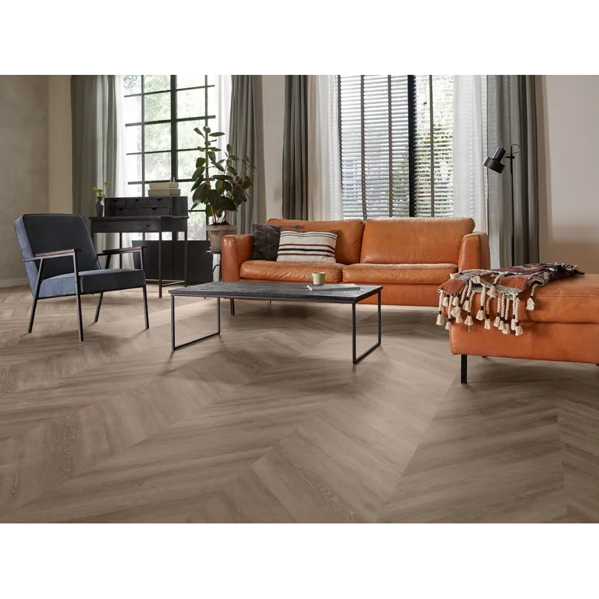 Klijuojamos vinilinės grindys mFLOR Parva Oak Chevron 42213 Calabria