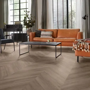 Klijuojamos vinilinės grindys mFLOR Parva Oak Chevron 42213 Calabria