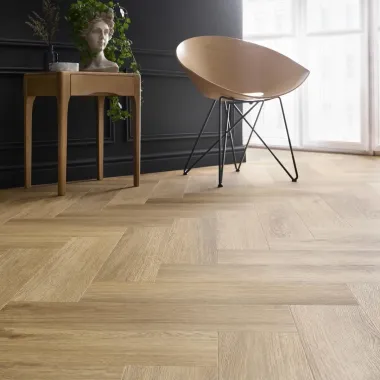 Rakinamos vinilinės grindys eglute Arbiton Amaron Herringbone EIR CAS 208 Burbon Oak