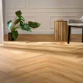 Rakinamos vinilinės grindys eglute Arbiton Amaron Herringbone EIR Acousti CASA 223 Menor Oak
